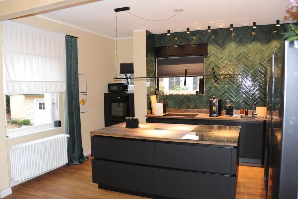 Luxurioese Wohnung In Шверте Экстерьер фото
